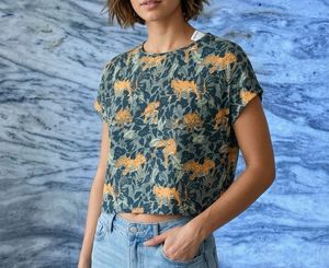 Stylish Cropped Top with Wild Animal Print