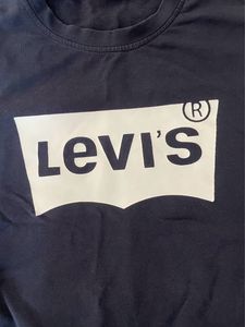 Levi’s Top😍❤️