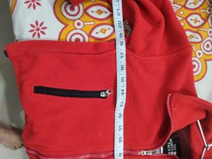 The North Face Youth Jacket unisex..