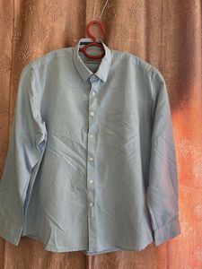 Men's Light Blue Button-Up Shirt