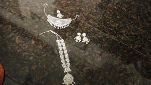 Exquisite Pearl & Crystal Necklace Set