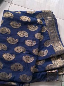 Elegant Paisley Pattern Navy Saree With blouse