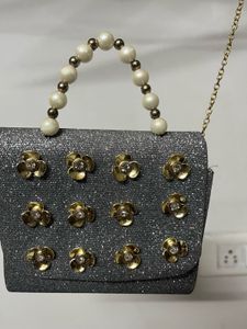 Sparkly Flower Detail Party Bag🤩🩶