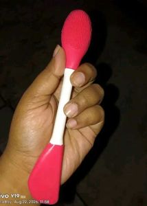 238. Facial Cleansing Brush &amp; Applicator