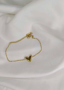 Gold 'V' Bracelet
