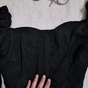 Edgy Black Square Neck Puff Sleeve Crop Top