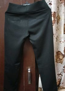 Chic Black jeggings with silver Detail