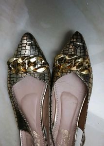 Chic Chain Detail Pointed Flats
