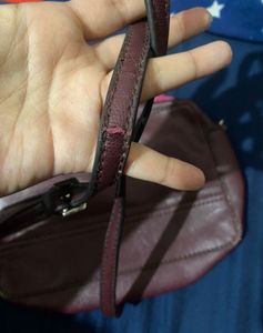 Stylish Guess Crossbody Bag (BUY in coins)