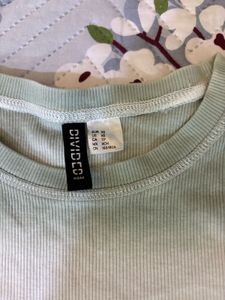 H&amp;M Cute Ombre Ribbed T-Shirt