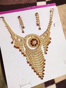 Party Wear Diamond Necklace Set.
