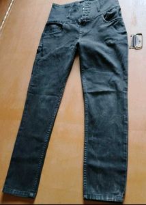 Black High-Waisted Skinny Jeans