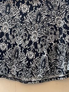 Stylish Black &amp; White Paisley Print Top