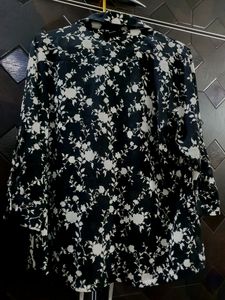 BLACK AND WHITE TOP(NO IRON REQUIRED)
