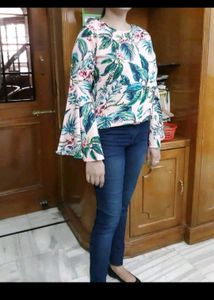 BLUE JEGGINGS FLORAL TOP