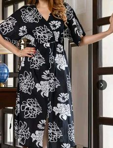 Stylish black &amp; white Floral Print Midi Dress