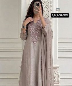 Premium Muslin Kurta Set With Mirror Work