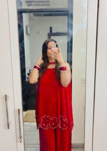 Elegant Red Kurta Set with Floral Embellishments