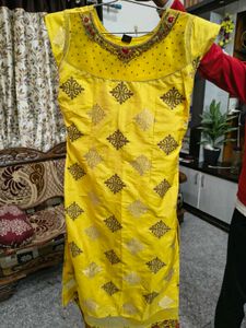 Vibrant silk Yellow Kurta Set. 3 piece.