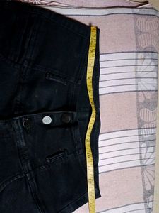 Black High-Waisted Jeans