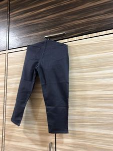 Stylish Women's Navy Blue 3/4 pants