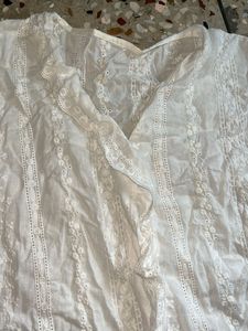 Chic White Embroidered Blouse