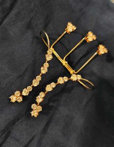 Sparkling Gold-Toned Hand Harness 💎