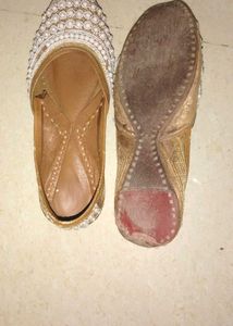 Embellished Juttis/Mojaris