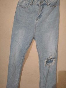 Trendy Light Wash Ripped Jeans