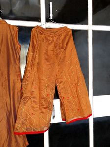 Sleeveless  Kurta set with palazzo (free 🎁gift)
