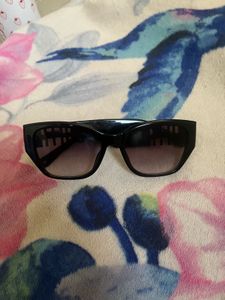 Stylish Black Cat-Eye Sunglasses