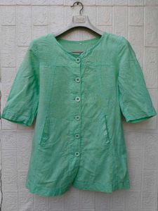 New with tag Chic Green Button-Up Casual Top