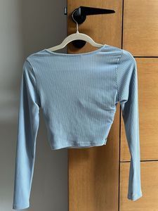 Light Blue Ribbed Twist Front Crop Top – Full Slee