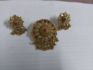 Antique Gold Tone Pendant & Earring Set