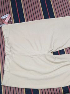 Stylish Beige Trousers winth t-shirts