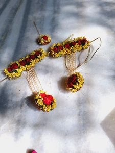 Combo Of Red Kalire With Hathfool And Mang Tika