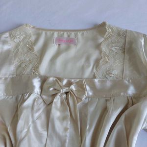 Elegant vintage Satin top✨️✨️