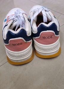 Stylish White &amp; Pink Sneakers