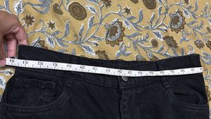 Edgy black flared jeans with side slits&amp;frayed hem