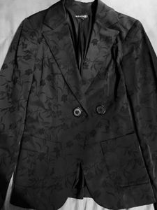 RESUME Women's Black Floral Blazer
