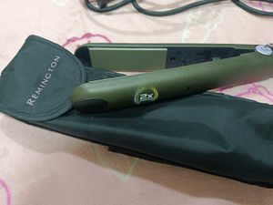 Remington Hair Straightener with Pouch