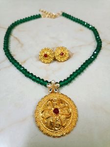 Beautiful Green Diamond Cut Beads Necklece Set