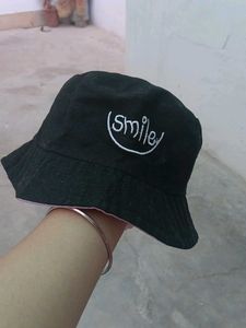 Black Smiley reversible Bucket Hat