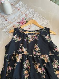 Chic Floral Sleeveless Tiered Top