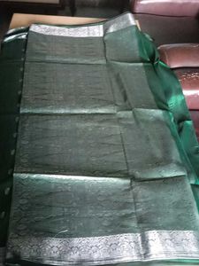 women's zari saree