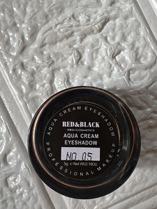 RED &amp; BLACK Aqua Cream Eyeshadow