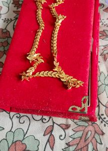 Elegant Gold Leaf Design Necklace