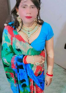 Vibrant Abstract Print Saree with blause atach