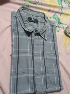 Men's Plaid Button-Down Shirt