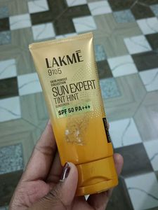 Lakme Sun Expert Tint Hint Sunscreen SPF 50
